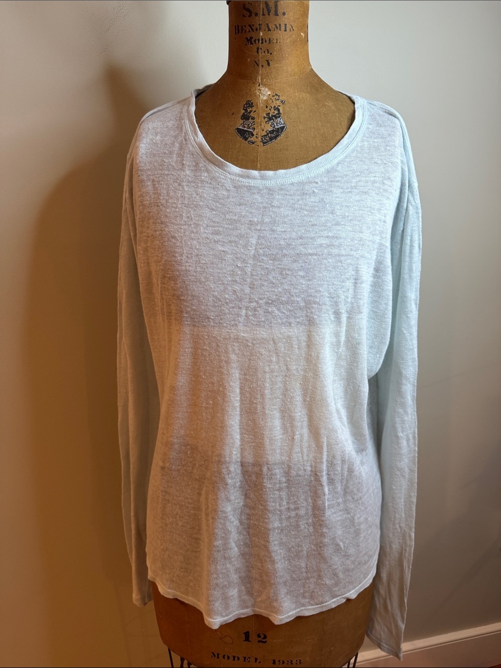 Vince 100% Linen Light Blue Crewneck Long Sleeve Top